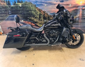 HARLEY-DAVIDSON FLHX STREET GLIDE