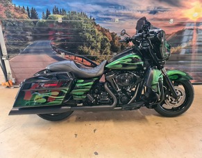 HARLEY-DAVIDSON FLHX STREET GLIDE