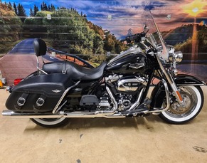 HARLEY-DAVIDSON FLHRC ROAD KING CLASSIC 5HD