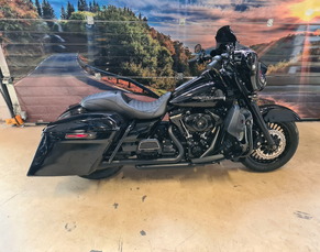 HARLEY-DAVIDSON FLHTCU STREET GLIDE LOOK BTW MOTOR.