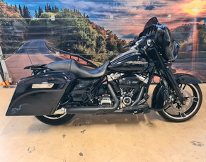 HARLEY-DAVIDSON FLHX STREET GLIDE